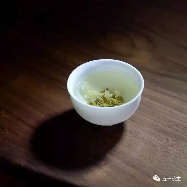 禅茶一味 | 闲观叶落地,静坐一杯茶