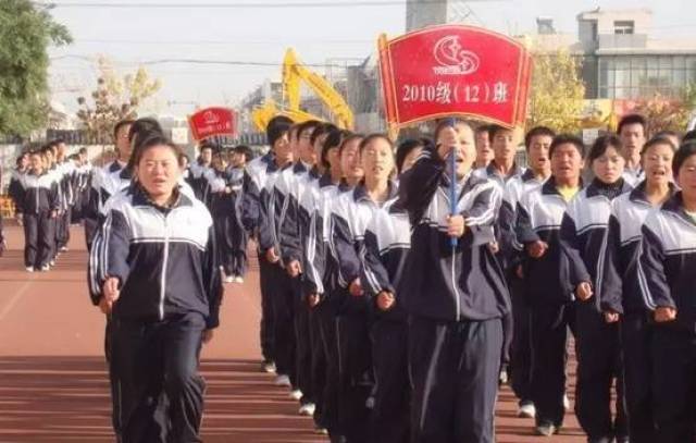 银川这15所学校的校服火了,回味那些年你穿过的最美(chou)校服!