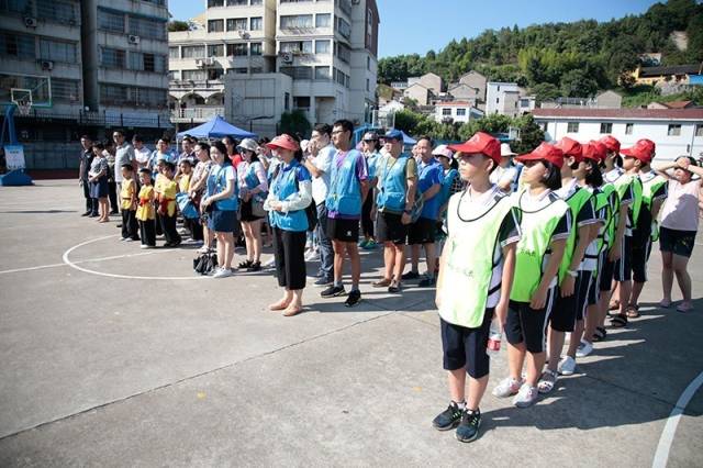 实验中学举行,标志着新昌将实现具备条件的中小学体育场地设施全部向