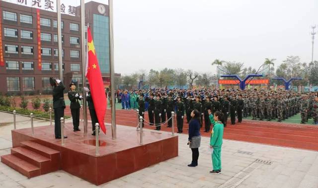 南沙广附朝阳学校第一届国旗护卫队 国防班学生匕首操训练 (三)英语