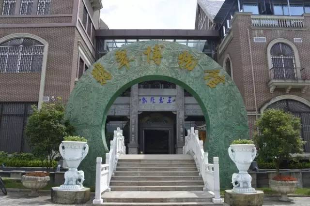 被誉为"中国翡翠第一馆"的腾冲翡翠博物馆为腾冲这座著名翡翠城增添