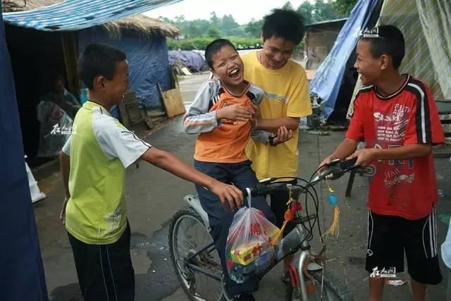 汶川地震截肢少年的9年