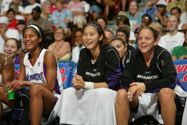 回顾女篮战wnba:郑海霞首人 隋菲菲苗立杰同队