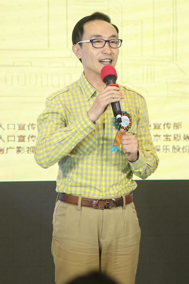 巩汉林新戏演保安 携小保安们上演"欢乐颂"