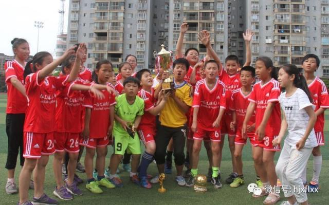 【喜讯】幸福路小学足球队真棒!勇夺区首届小学生足球赛冠军