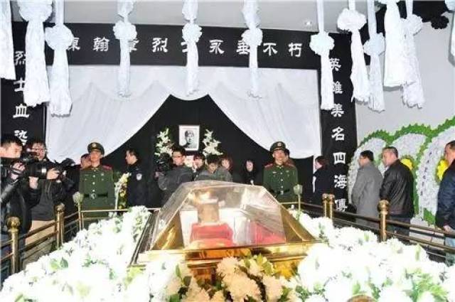 部门负责人到哈尔滨革命烈士陵园,商谈恭请陈翰章头颅回家乡安葬事宜
