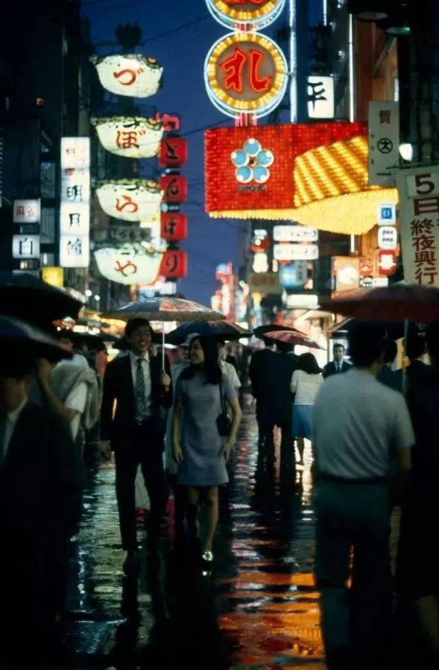 1970年,日本大阪,街头行人.