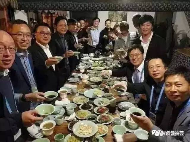 席间周鸿祎,雷军,张亚勤,张朝阳,丁磊,杨元庆,沈南鹏,杨致远等等齐聚