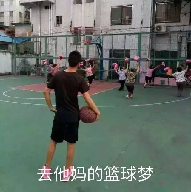 篮球宝贝竟然和篮球运动员大打出手!-搞笑