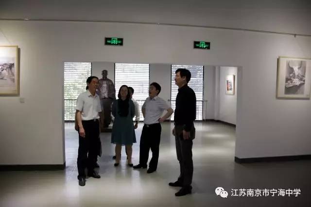 鼓楼区人民政府副区长蔡双根走访南京市宁海中学,调研中学教育教学