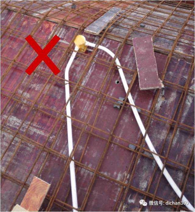 屋面电气配管必须使用镀锌电线管,禁止使用pvc塑料管.