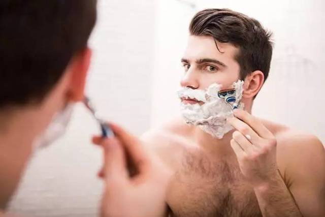 男人刮胡子一定要避开这三个时间段!