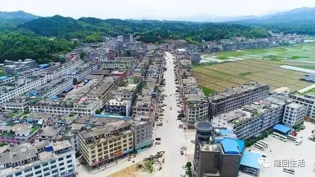 位于隆回县北部边陲,东连鸭田镇,西邻小沙江镇和溆浦县沿溪乡,南通司