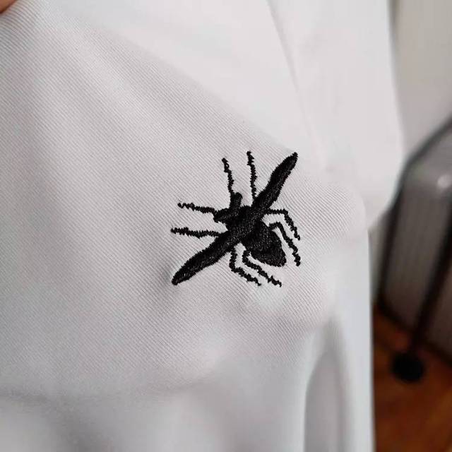 d家超舒服的一款短袖!简约小蜜蜂刺绣时尚男士t恤!