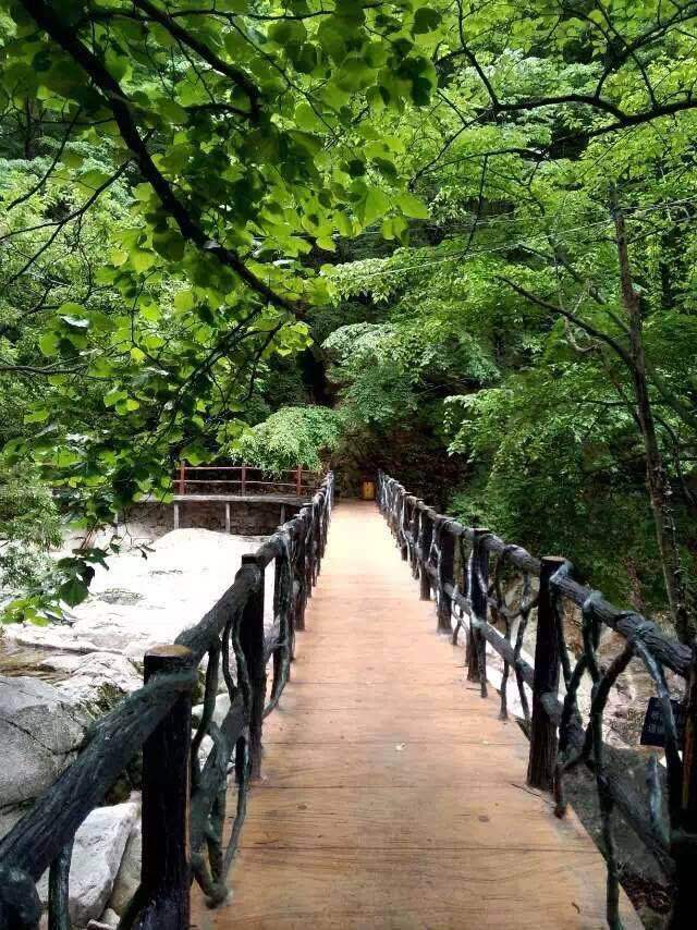 龙峪湾,传说古为蛟龙沐浴化身天龙飞天之地,景区位于河南省洛阳市栾川