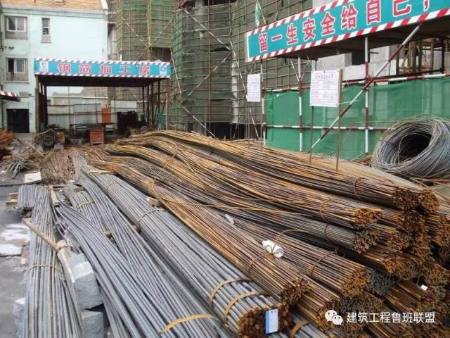 土建施工现场的材料堆放及标识不要太随意