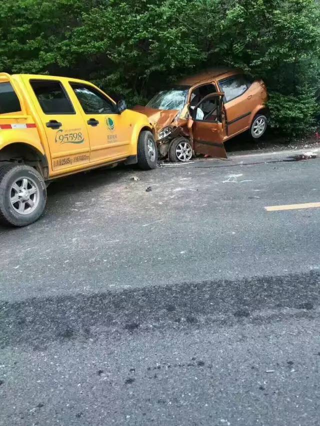 今天下午宜宾发生一起交通事故,造成一人当场死亡.