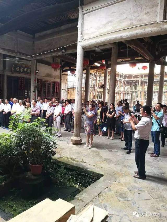 (转载)热烈祝贺卢屋村卢氏宗祠前栋重建上大梁安大门仪式隆重举行