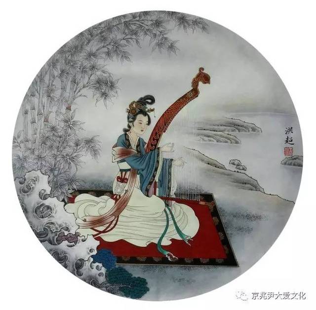 竖箜篌:状如半截弓背,下有横木,曲形共鸣槽,设在向上弯曲的曲木上,并