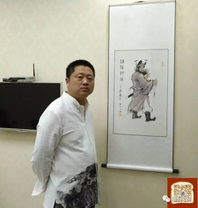 石佛寺镇的琢玉世家,自幼随其父冀应章(南阳山水雕刻第一人)学习绘画