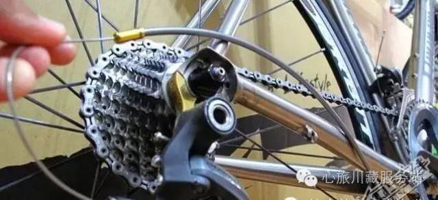 如何调整自行车后变速器