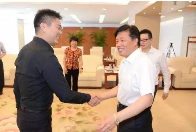 2017年6月21日,中国石化集团公司副总经理张海潮在总部会见了京东集团