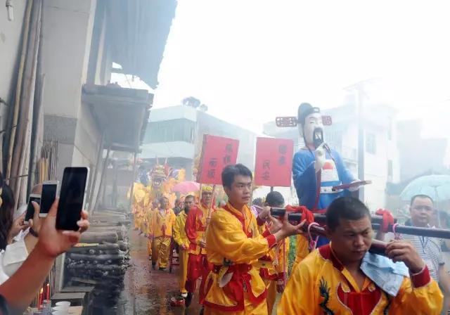 城隍爷出巡啦第三届民俗文化旅游节在莲塘古城精彩上演