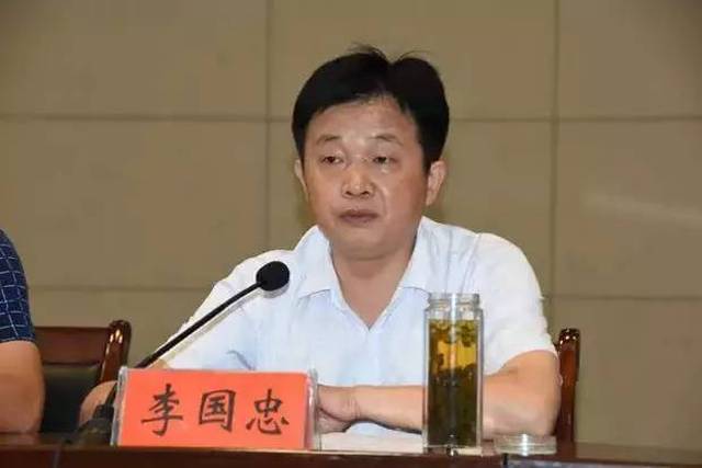 副县长李国忠宣读《蕲春县道路交通安全集中攻坚整治行动方案》.