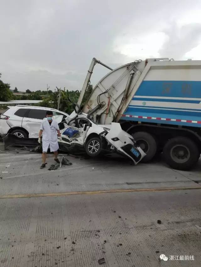 湛江惨烈车祸,大货车撞扁小车,致一死一伤