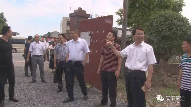 【资讯芷江】龙水平在岩桥镇槐花园村指导新农村建设工作