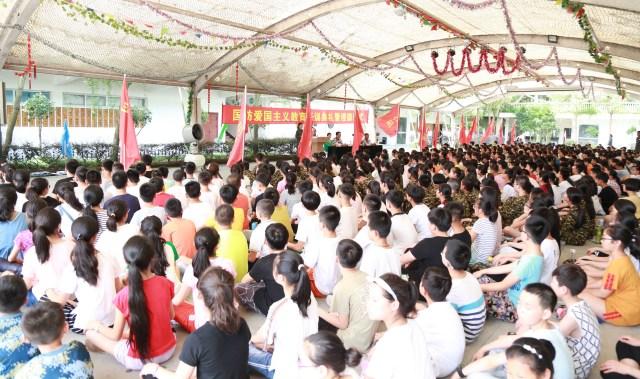 7月6日上午,烈日当空,我们背起行囊,来到宁波洪塘青少年绿色学校