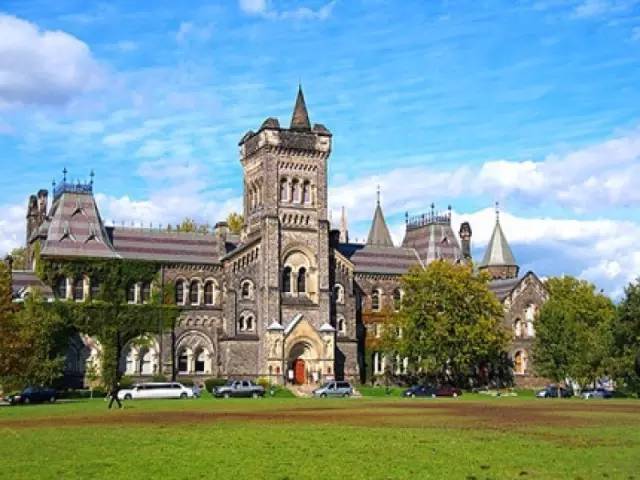 麦吉尔是加拿大唯一一所能与university of toronto相提并论的大学.