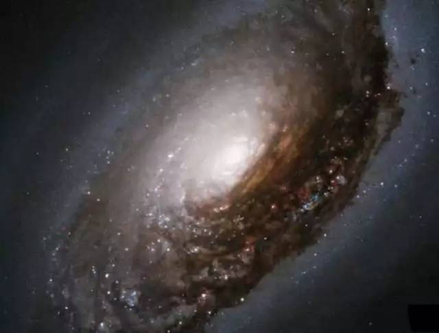 史隆长城是各个不同超星系团与一种人类无法理解的物质构成的庞大