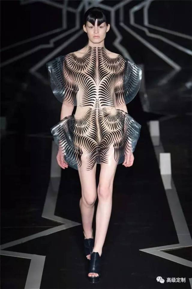 【秀场直击】"科技感爆棚"的设计——iris van herpen