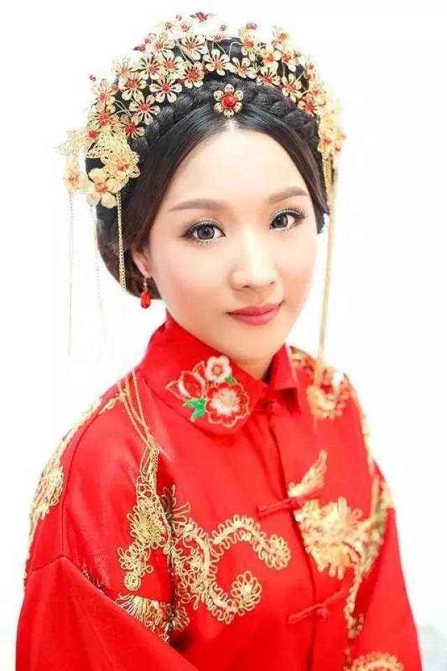 秀禾婚纱两用发型_秀禾服婚纱两用发型