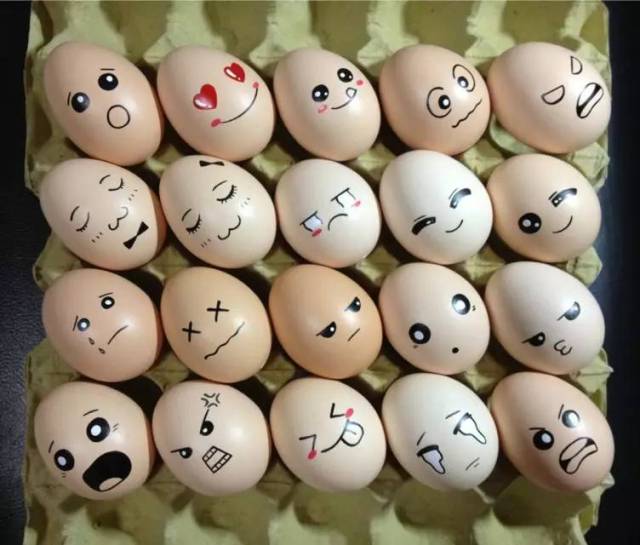 去表达每个脸部情绪 ··· ··· 在本子上 练不过瘾 来鸡蛋上练啊
