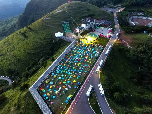 三峡首届高山草原音乐帐篷节在宜昌百里荒景区成功举行图片