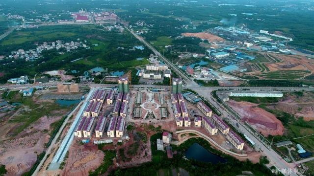 龙港新区现代商贸物流城项目位于龙潭产业园区的中心地段,国道与园区