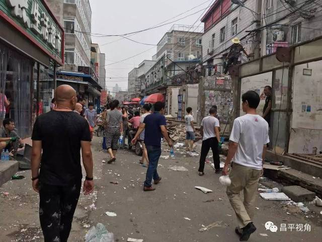 并配合交通队对立汤路东沙各庄村路口黑车进行治理