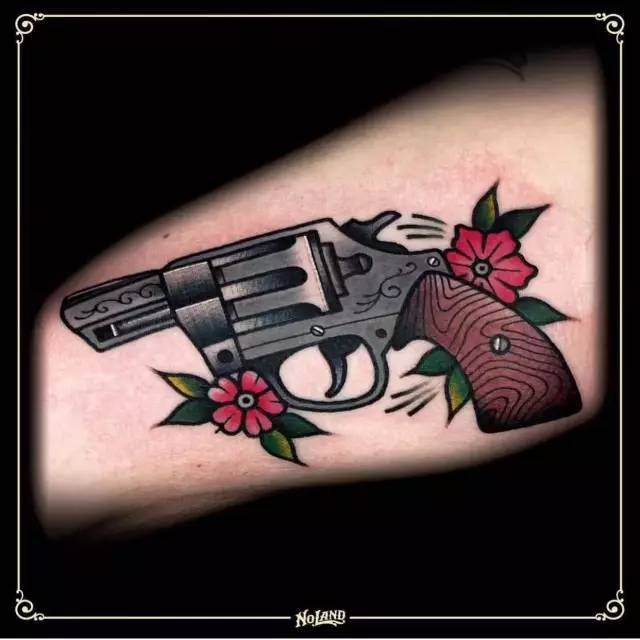 美国枪械纹身文化欣赏
