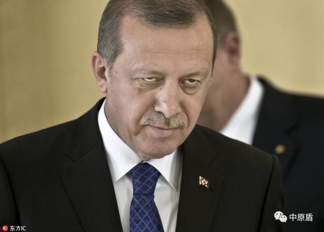 土耳其总统埃尔多安翻白眼. 来源:政坛囧事一箩筐