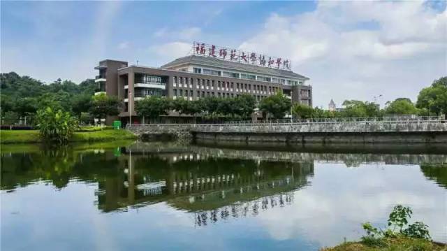 学院依托福建师范大学优势学科,努力创建特色和品牌专业,目前设有文化