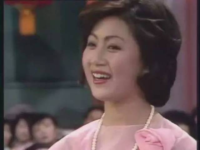 第一位荣获白玉兰奖的黄梅戏演员.马兰主演黄梅戏《红楼梦》,1994年
