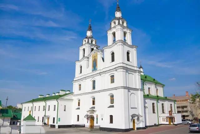 圣灵主教大教堂位于白俄罗斯的首都明斯克,也是明斯克非常有价值的