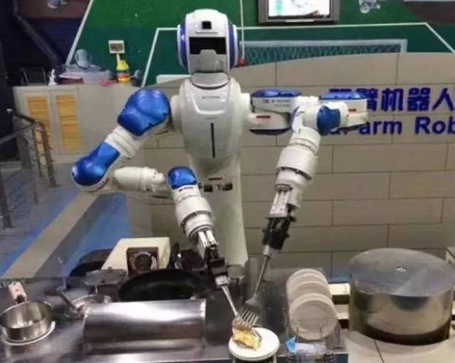 更有想不到的机器人为你服务 做饭,送餐 简直不要太爽