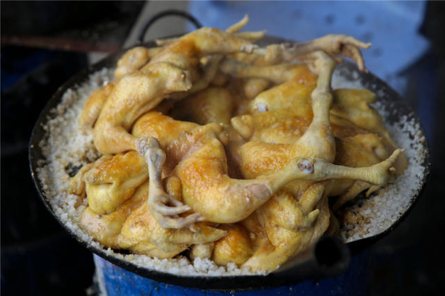 云洞岩盐鸡也算是漳州小吃届的一只传奇鸡了……相信肉食者们几乎没有