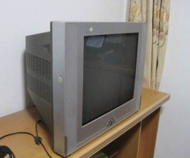 家里新买了一台电视机,怎么能知道电视机里是