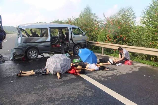 突发|广西高速路今晨发生2起车祸,至少8人死亡10人受伤!