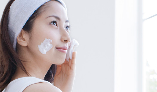 晴空护肤:激素脸能用热水或凉水洗脸吗