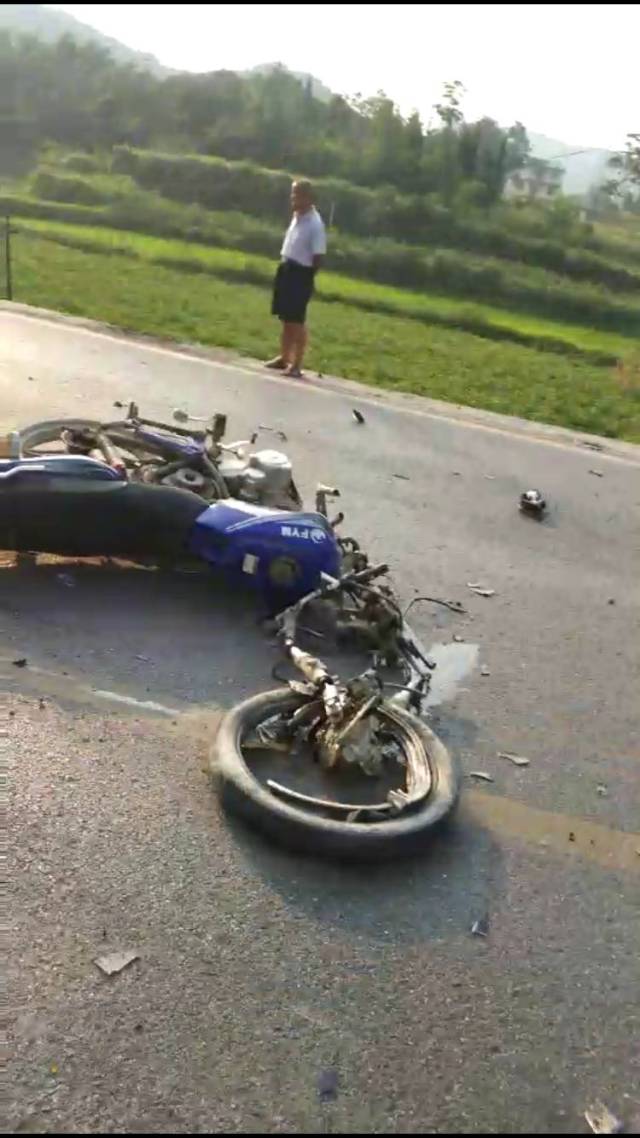 7月28日下午,美惹至龙潭杠杠村路段发生一起摩托车撞车事故,根据网友